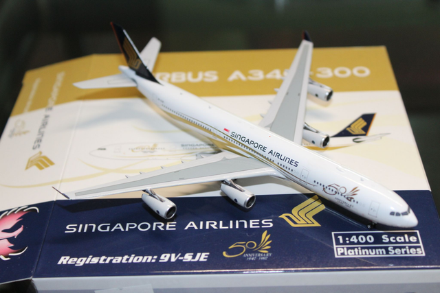 Singapore Airlines A340-300 (9V-SJE), 1:400, Phoenix