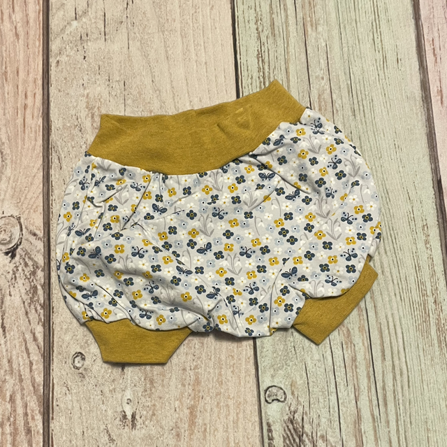 Sommershort, Größe 86, Blumen  