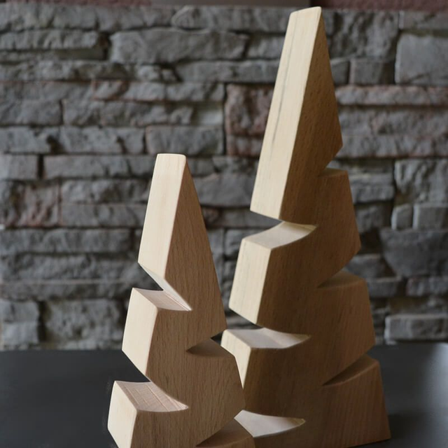 Cut-out-Baum – moderner Weihnachtsbaum aus Massivholz