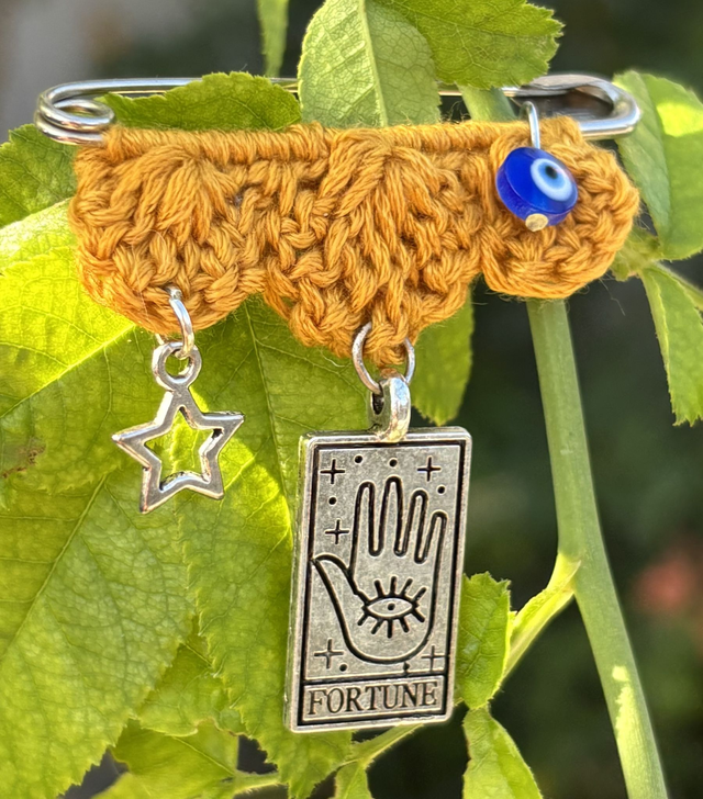 Broche - Good Fortune