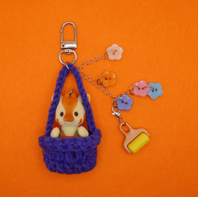 Sylvanian Families carrier charm (giraffe)