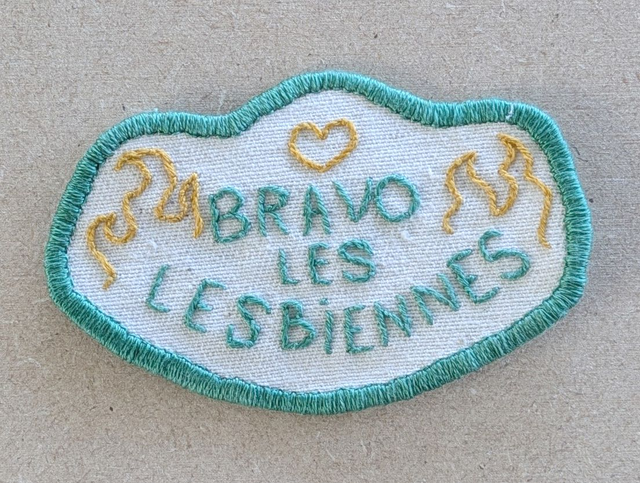 Broderie thermocollante - Bravo les lesbiennes  - 8 x 5,3 cm - broderie faite main
