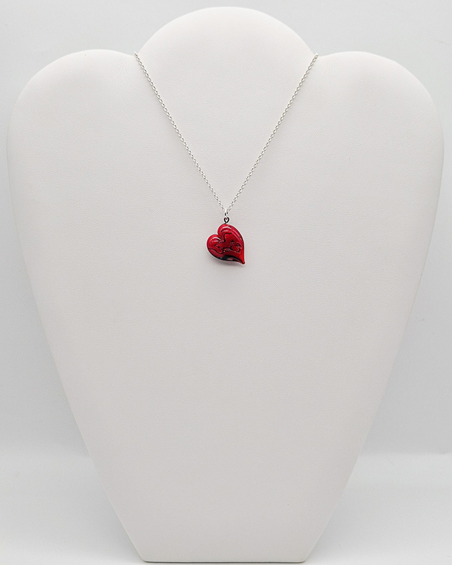 Pendentif Cœur rouge avec fil noir et aventurine dorée 4