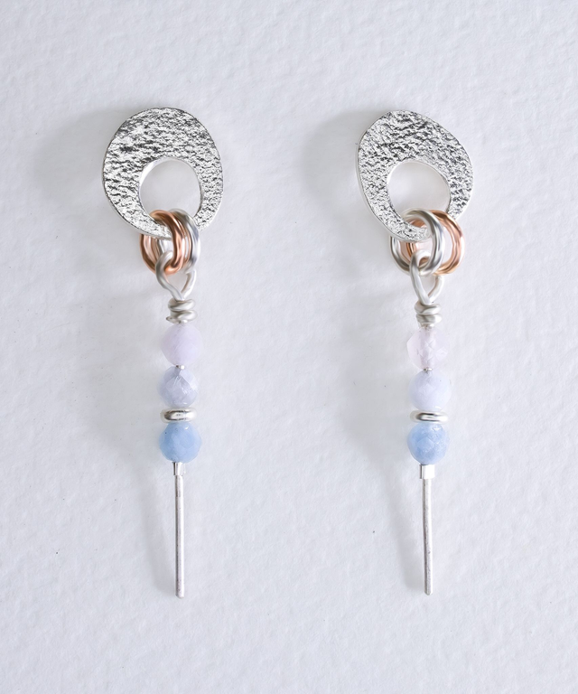 Pendientes con piedras hechos a mano en plata 925 y detalles en cobre.