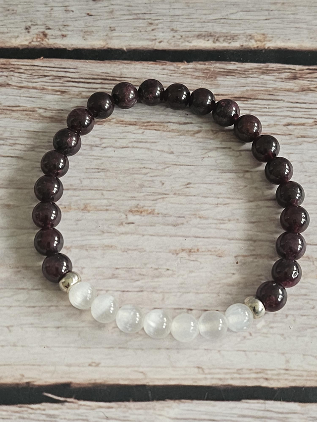 Bracelet en Sélénite &amp; Grenat – 6 mm
