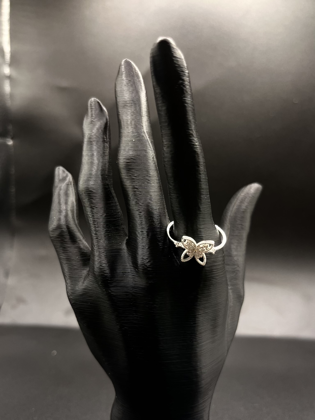 Anel borboleta detalhada 