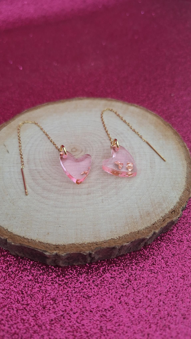 Boucles d&#039;oreilles à enfiler cœurs rose transparent et feuilles d&#039;or 