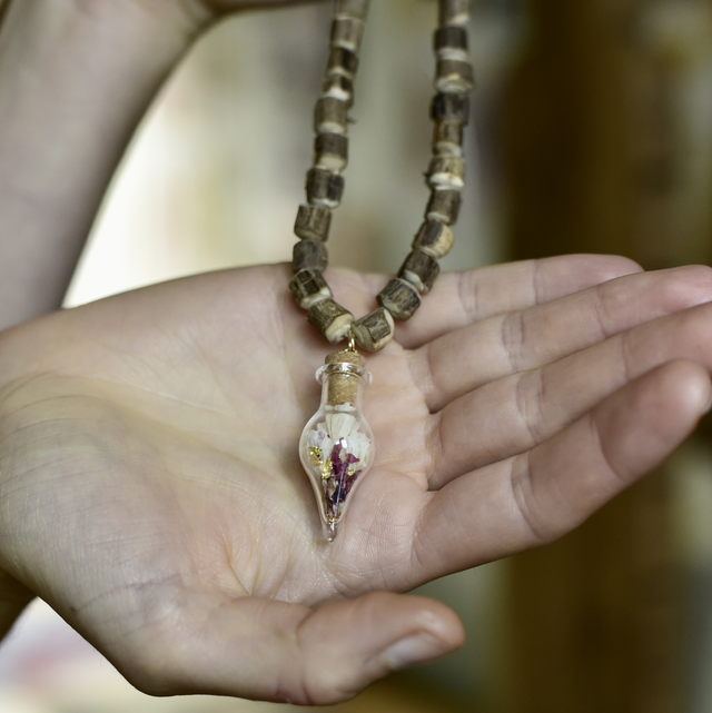 collier tulsi, statice &amp; rose 