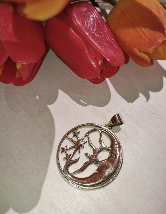 🌙 Pendentif en bronze – Lune et Étoiles