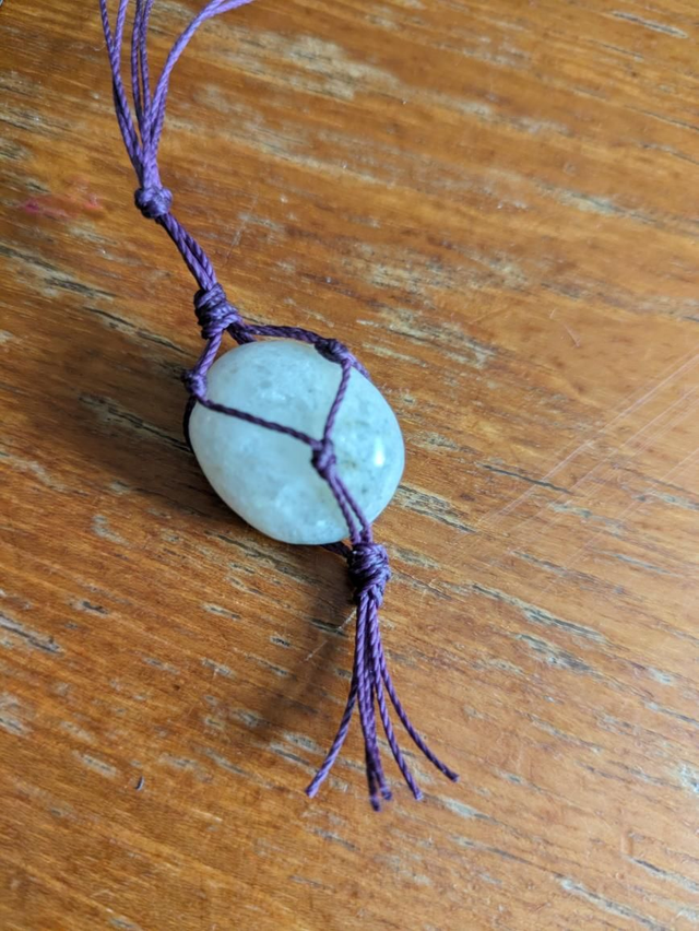 Beach stone in macrame necklace 
