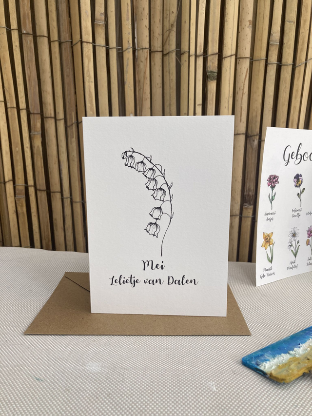 Ansichtkaart Geboortebloem Mei Lelietje van Dalen zwart wit, inclusief envelop, van originele tekening, met of zonder tekst 