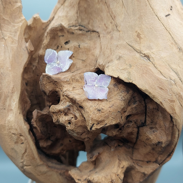 Boucles d’oreilles Hortensias – Bijoux floraux faits main en résine brillante