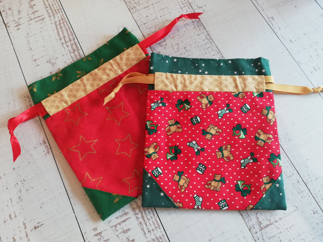 Reusable Eco-friendly Gift Bags -  Medium with Triangle Corners Festive