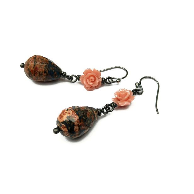 Roos oorbellen geoxideerd met poppy jaspis