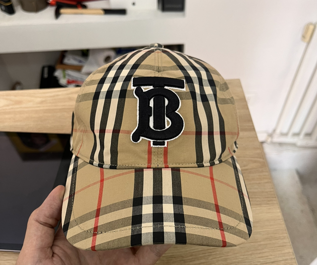 Burberry cap 