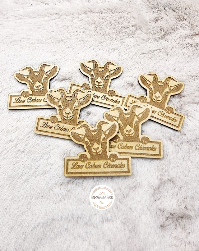 Magnet en bois gravé et decoupé au laser. Soutien à nos biquette