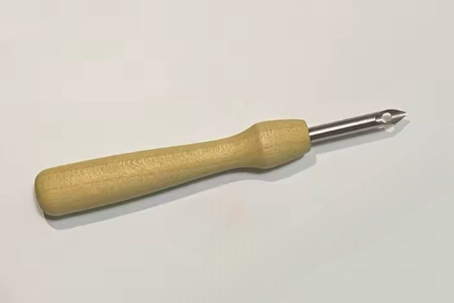 Punch needle hout