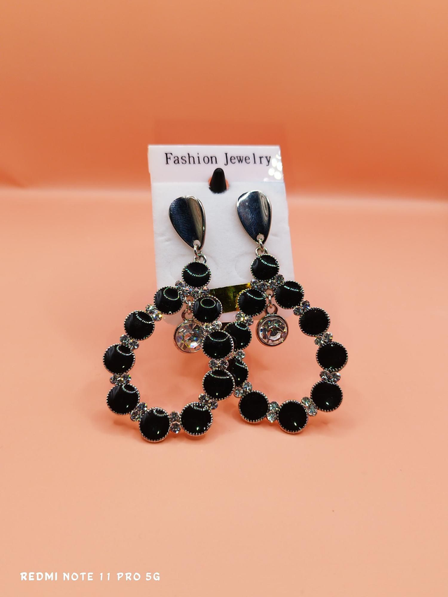 Boucles d&#039;Oreilles Goutte Fantaisie Noires et Strass Argenté