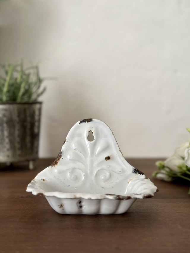 le joli porte savon émaillé