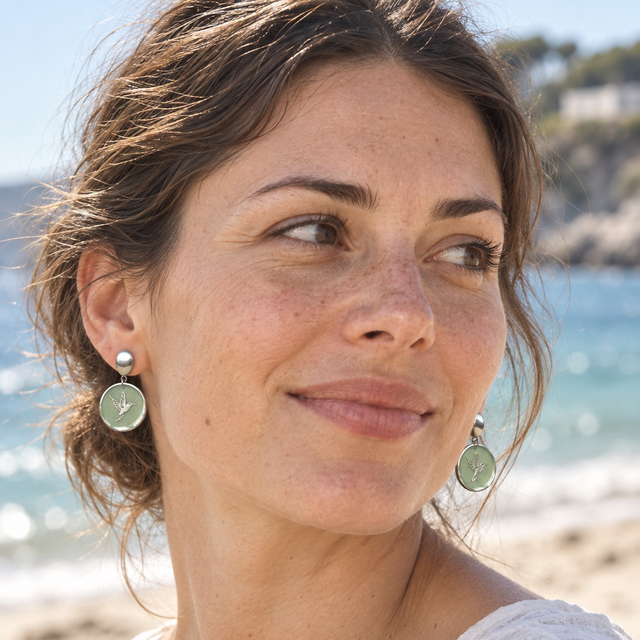 Boucles d’oreilles pendantes Colibri vert nacré – Argenté - Pièce unique