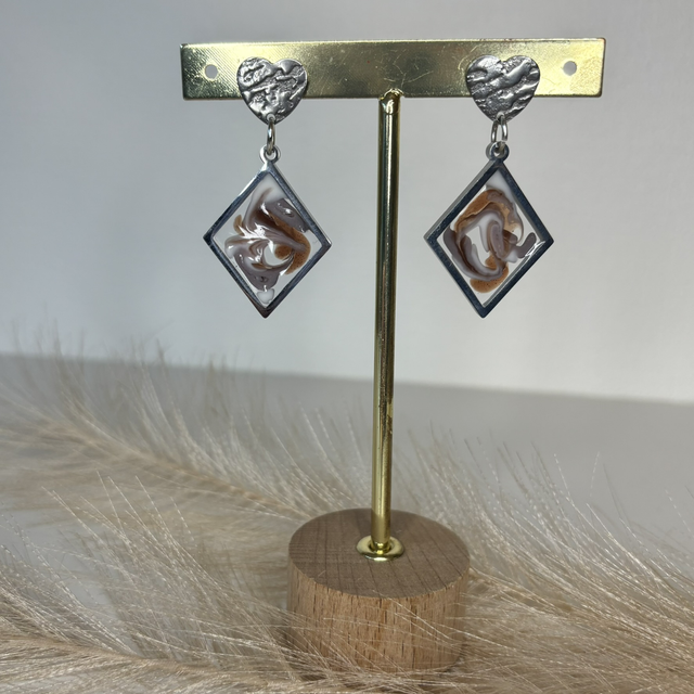 Boucles d’oreilles marron et blanc