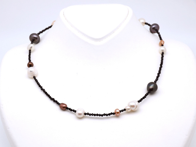 Schwarze Spinellkette mit bunten Süßwasserperlen – Verena 2