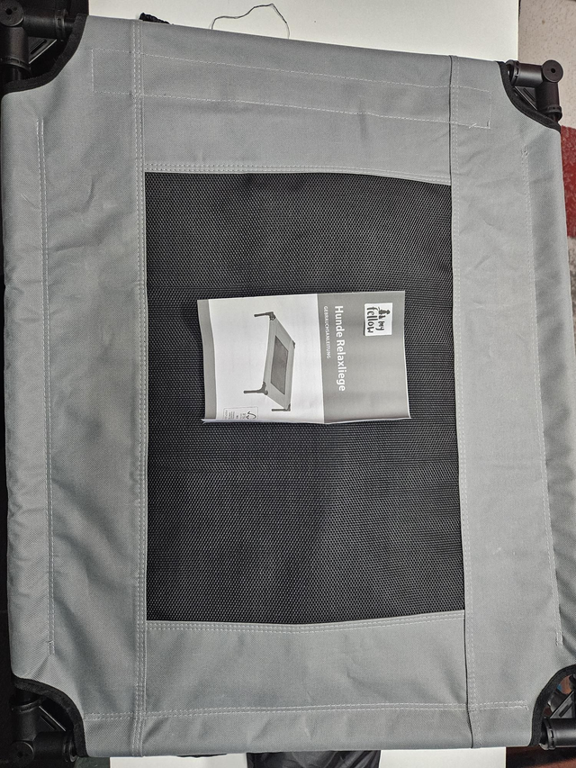 Hunde-Relaxliege – Faltbares Hundebett für drinnen & draußen (76 × 61 × 18 cm)