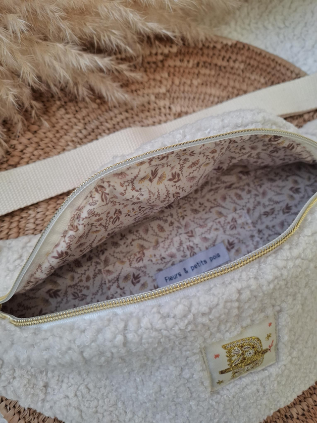 Banane bouclette beige / étiquette oiseau doré