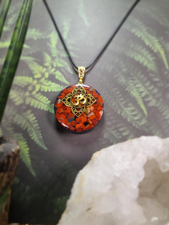 Aum ✨️ Amulette Jaspe rouge