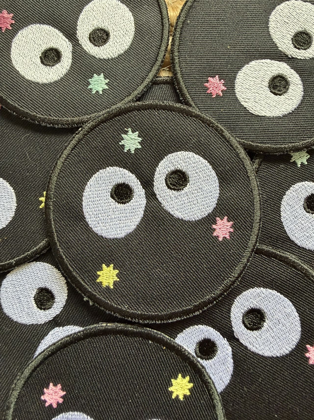 Patch brodé inspiré des Susuwatari