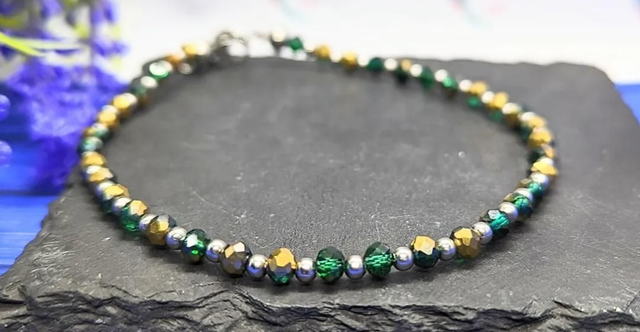 Emerald Green &amp; Gold Glass &amp; Stainless Steel Beaded Anklet 