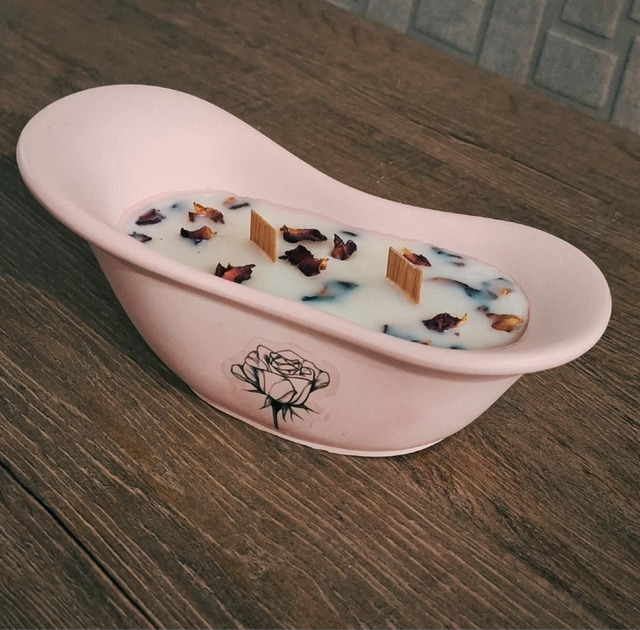 Bain aromatique décorées  de petales de roses au senteur "délice interdit "