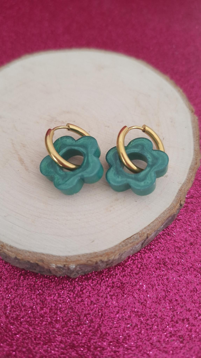 Boucles d&#039;oreilles créoles fleurs vertes
