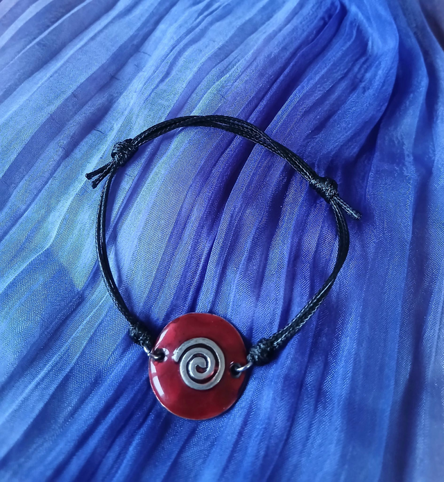 Bracelet breloque argent émaillée rouge motif spirale