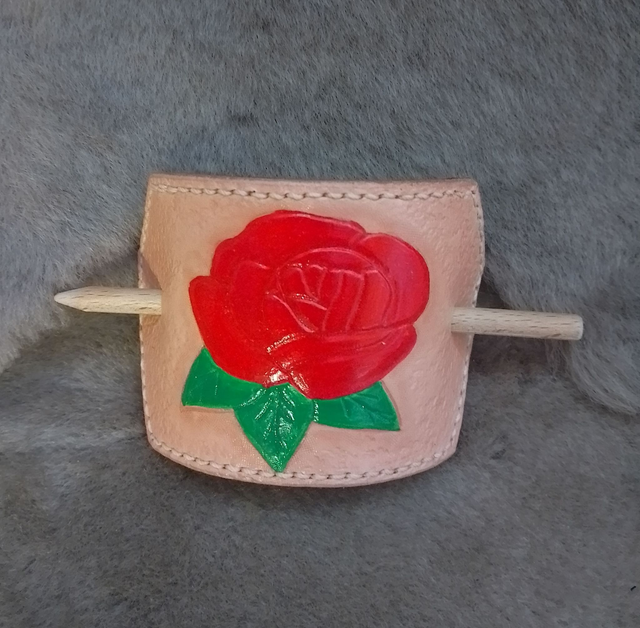 Barrette à cheveux en cuir repoussé