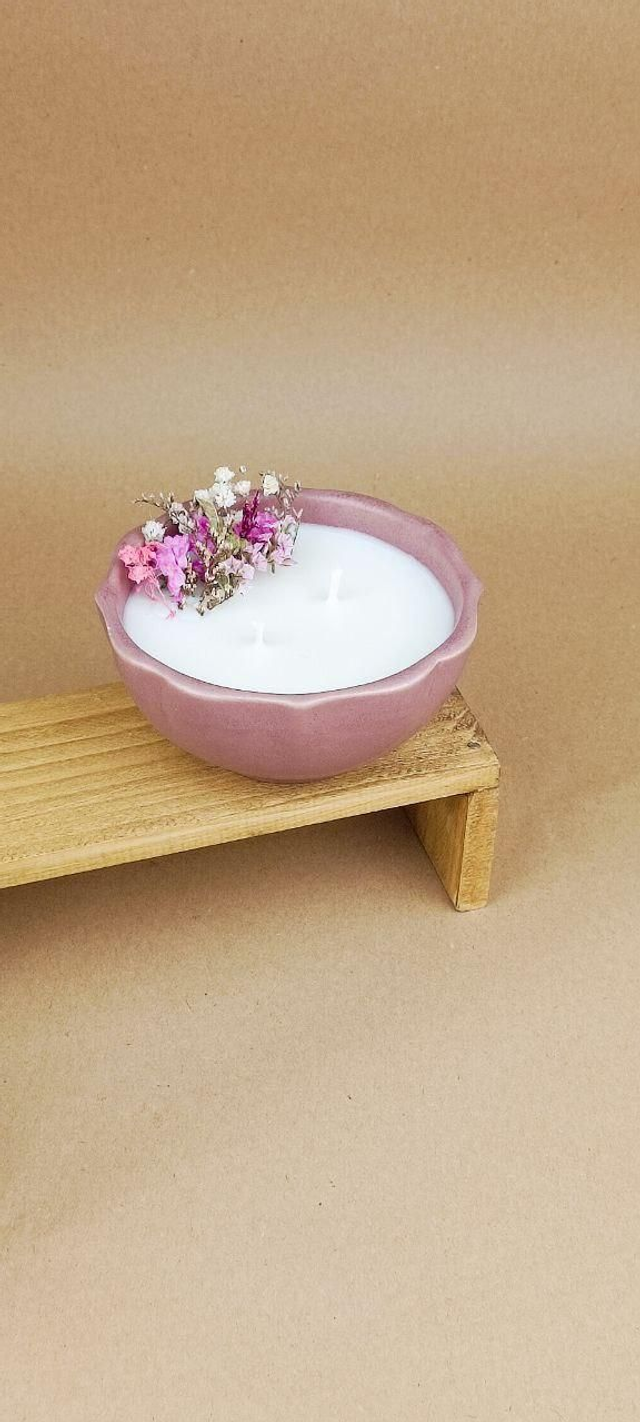 Vela em Cerâmica Rosa com Flores Secas 
