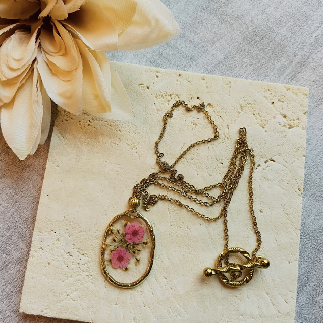 Pendentif fleuri 