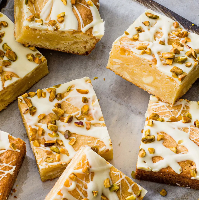 Lemon &amp; White Chocolate Blondie (Vegetarian)