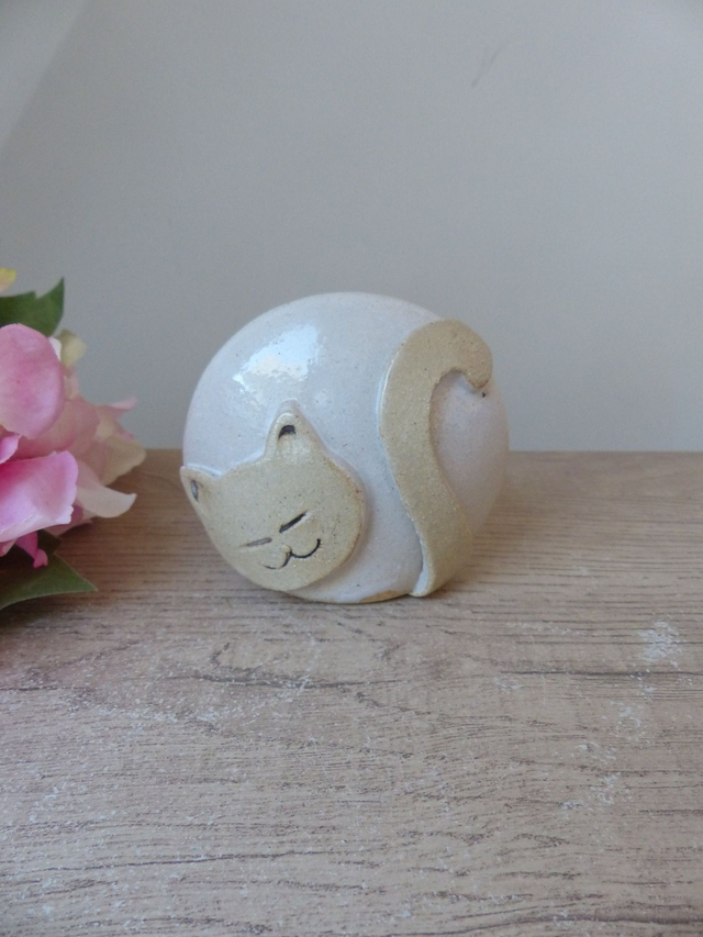 Figurine chat rond en terre cuite émaillée, décoration de maison, artisanat, cadeau, chat en poterie, figurine de chat peint à la main.