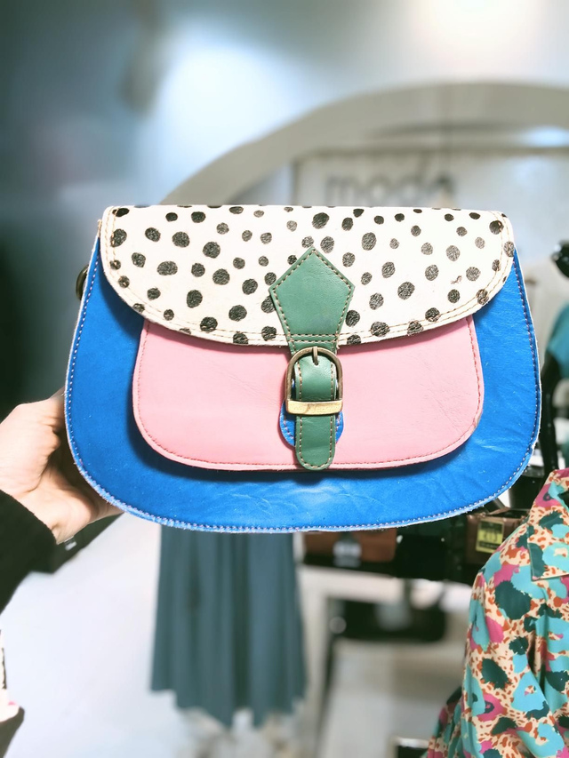 Mala de pele colorida 