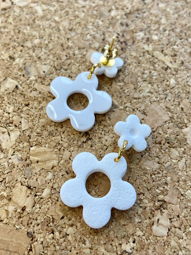 Boucles d'oreilles Fleur blanche