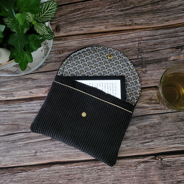 LISON - pochette liseuse noire