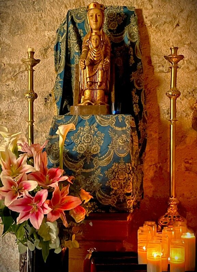 Cierges votifs Statue de Notre Dame - Statue of Our Lady votive candles