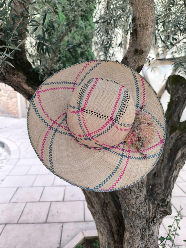 Chapeau artisanal Raphia rose et bleu 