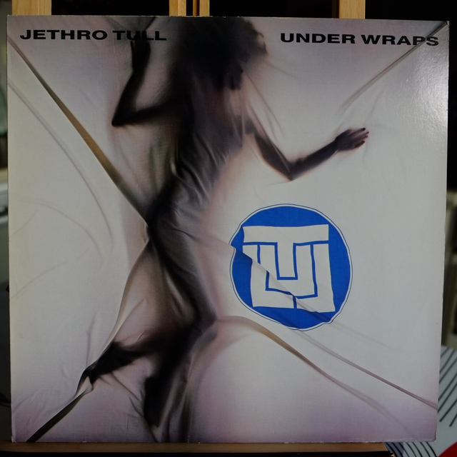JETHRO TULL - Under wraps