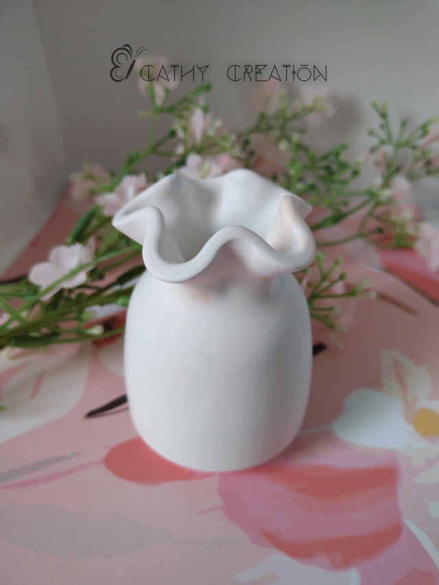 Vase fourni avec 2 couleurs et 1 pinceau