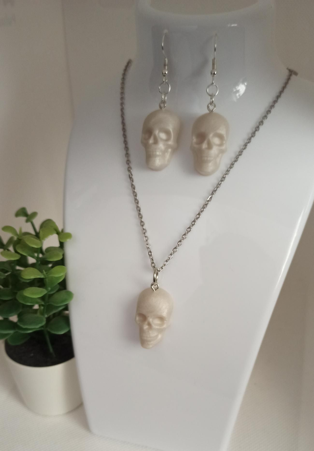 Parure boucle d&#039;oreille et pendentif SKULL blanc nacré 