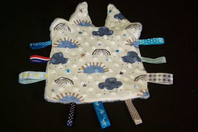 602-Doudou carré en coton et fourrure 19x19 cm