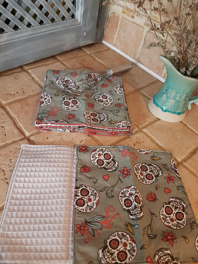 1 essuie-tout / serviette de table GRIS tête de mort mexicaine