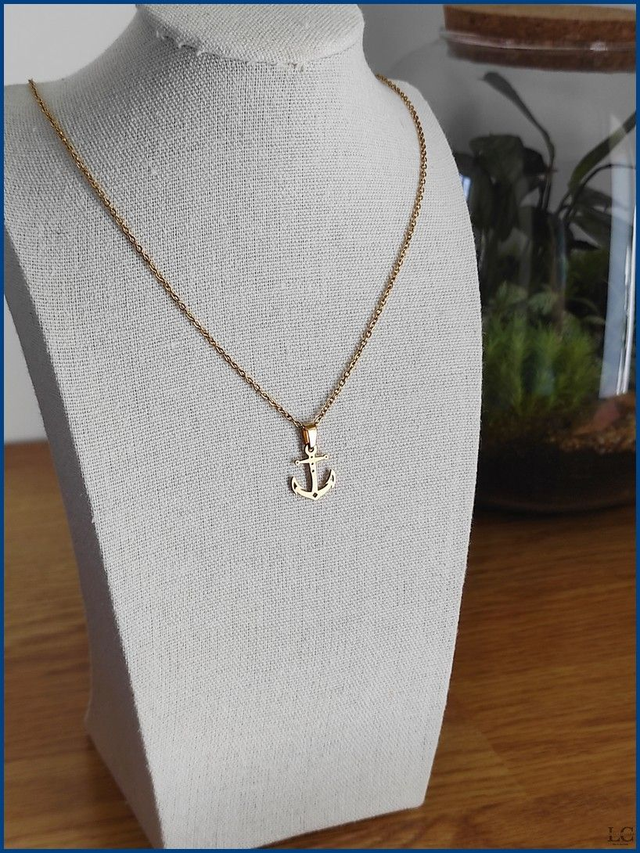 Collier ancre dorée